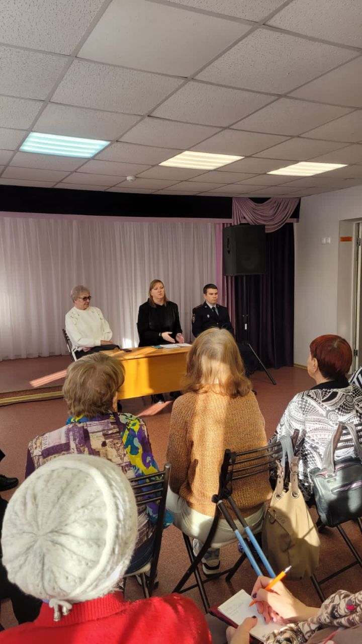 Заместитель председателя Общественного совета при УМВД Хабаровска выступила на Радио России на тему профилактики мошенничества