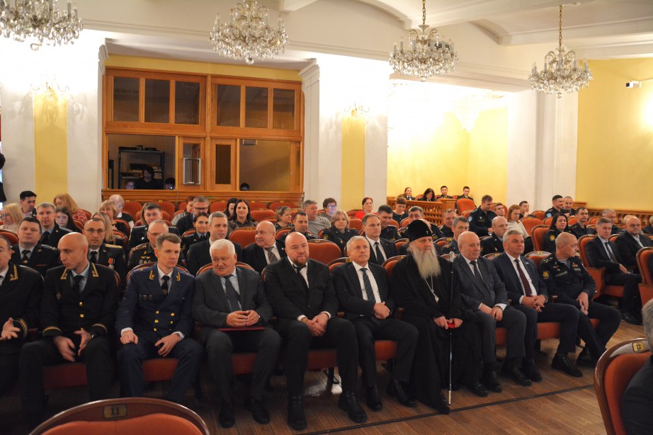 В Хабаровске отметили День Конституции РФ и Международный день прав человека В Хабаровске отметили День Конституции РФ и Международный день прав человека