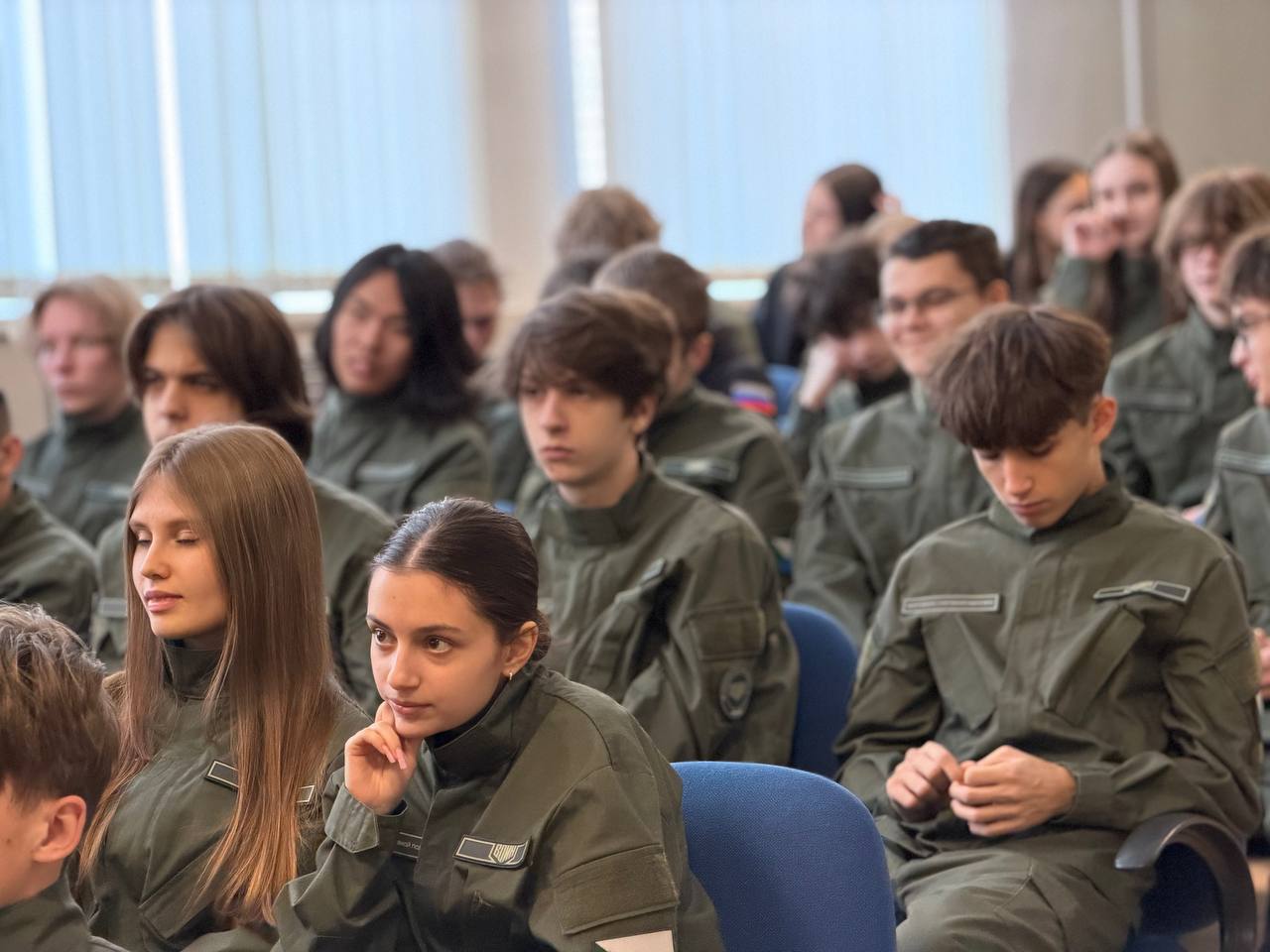 12 декабря, в День Конституции РФ, встретился с активной и неравнодушной молодёжью в Центре развития военно-спортивной подготовки и патриотического воспитания «Воин» 12 декабря, в День Конституции РФ, встретился с активной и неравнодушной молодёжью в Центре развития военно-спортивной подготовки и патриотического воспитания «Воин»