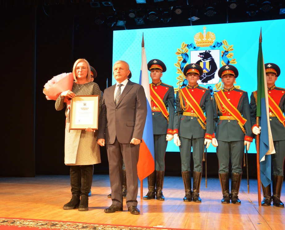 В Хабаровске отметили День Конституции РФ и Международный день прав человека В Хабаровске отметили День Конституции РФ и Международный день прав человека