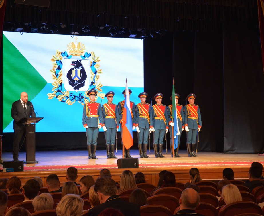 В Хабаровске отметили День Конституции РФ и Международный день прав человека В Хабаровске отметили День Конституции РФ и Международный день прав человека