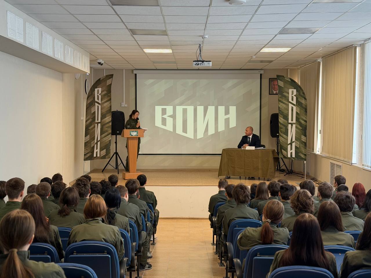 12 декабря, в День Конституции РФ, встретился с активной и неравнодушной молодёжью в Центре развития военно-спортивной подготовки и патриотического воспитания «Воин» 12 декабря, в День Конституции РФ, встретился с активной и неравнодушной молодёжью в Центре развития военно-спортивной подготовки и патриотического воспитания «Воин»