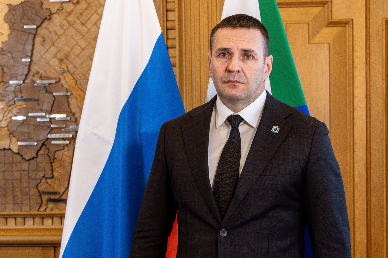 Уважаемые жители Хабаровского края! Поздравляю вас с одним из наших важнейших праздников — Днём Конституции Российской Федерации!