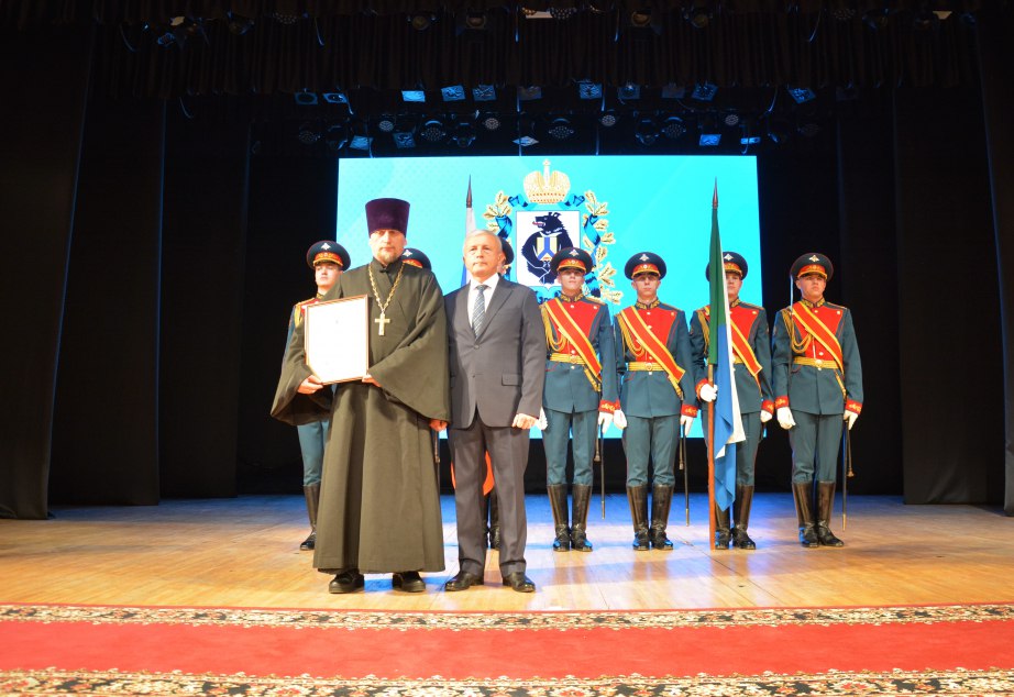 В Хабаровске отметили День Конституции РФ и Международный день прав человека В Хабаровске отметили День Конституции РФ и Международный день прав человека