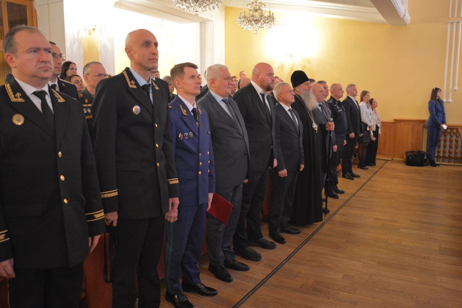 В Хабаровске отметили День Конституции РФ и Международный день прав человека В Хабаровске отметили День Конституции РФ и Международный день прав человека