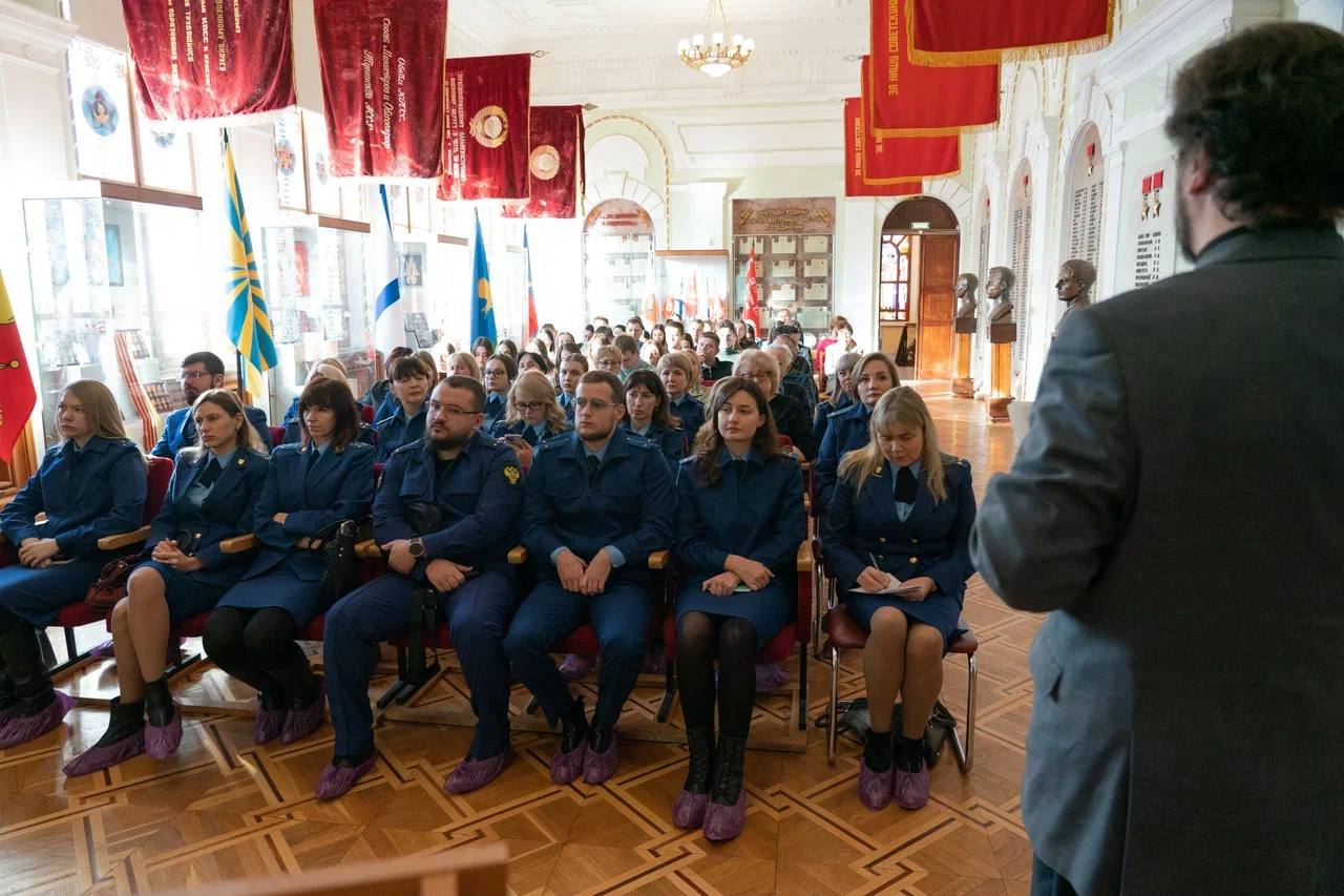 В здании музея Дальневосточного военного округа для работников прокуратуры и студентов проведена лекция, посвященная хабаровскомупроцессу над японскими военными преступниками В здании музея Дальневосточного военного округа для работников прокуратуры и студентов проведена лекция, посвященная хабаровскомупроцессу над японскими военными преступниками