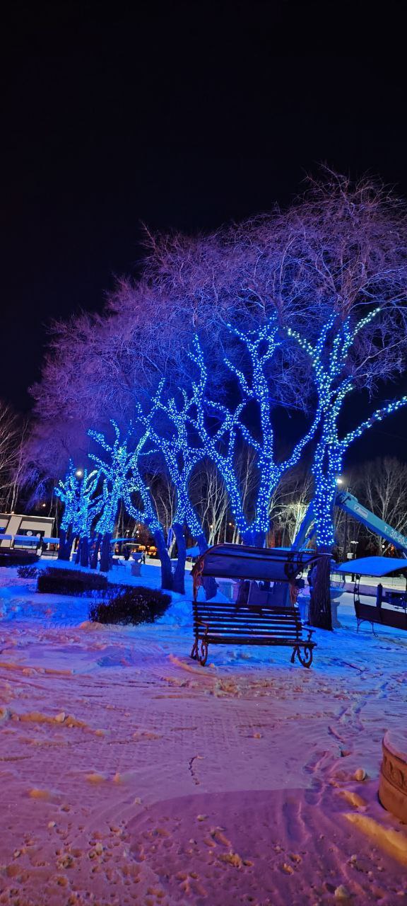 Набережная Комсомольска преображается к Новому году Набережная Комсомольска преображается к Новому году