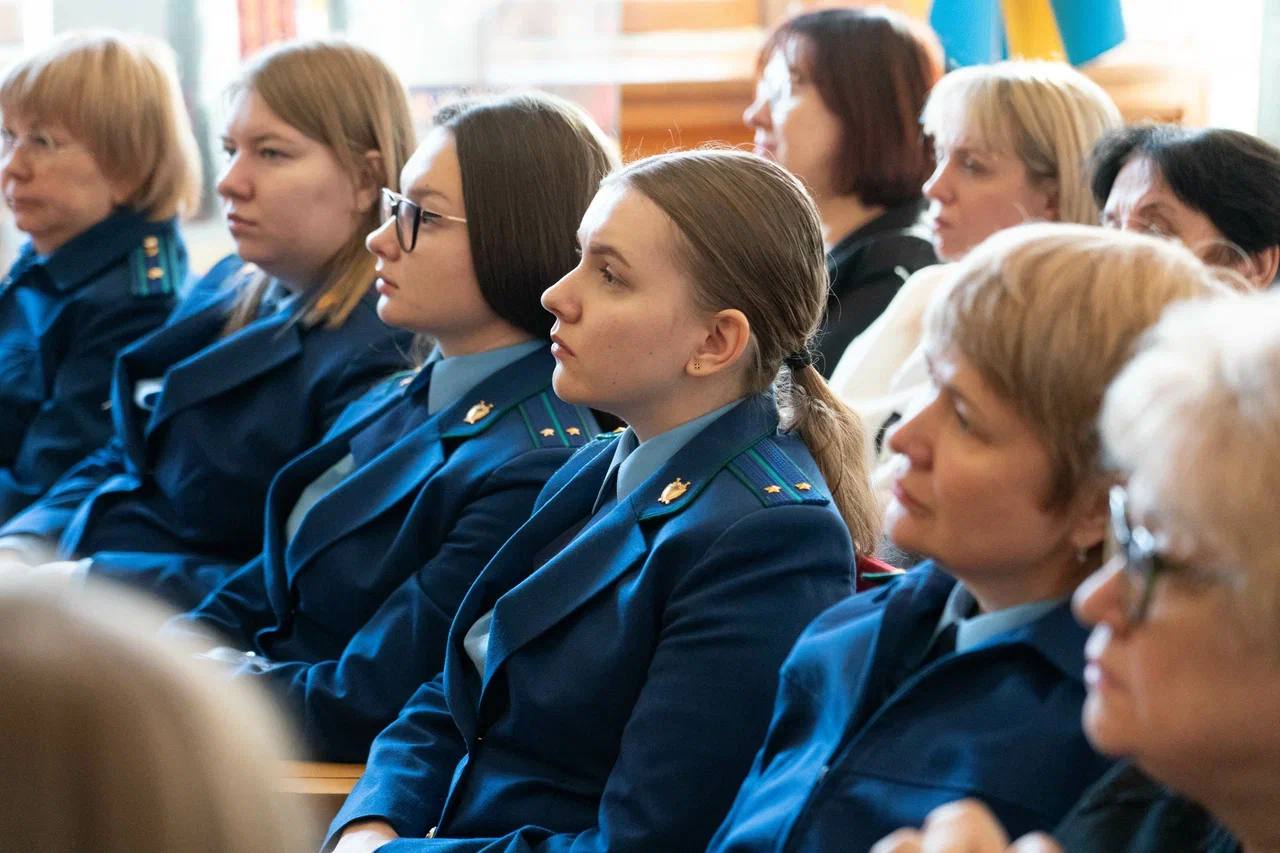 В здании музея Дальневосточного военного округа для работников прокуратуры и студентов проведена лекция, посвященная хабаровскомупроцессу над японскими военными преступниками В здании музея Дальневосточного военного округа для работников прокуратуры и студентов проведена лекция, посвященная хабаровскомупроцессу над японскими военными преступниками