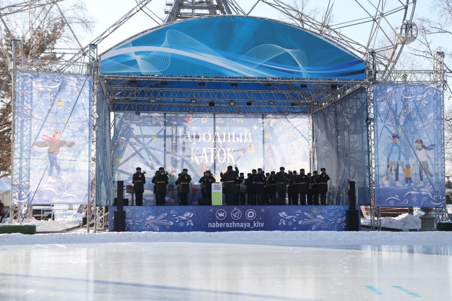 Самый большой на Дальнем Востоке каток открылся на набережной Хабаровска Самый большой на Дальнем Востоке каток открылся на набережной Хабаровска