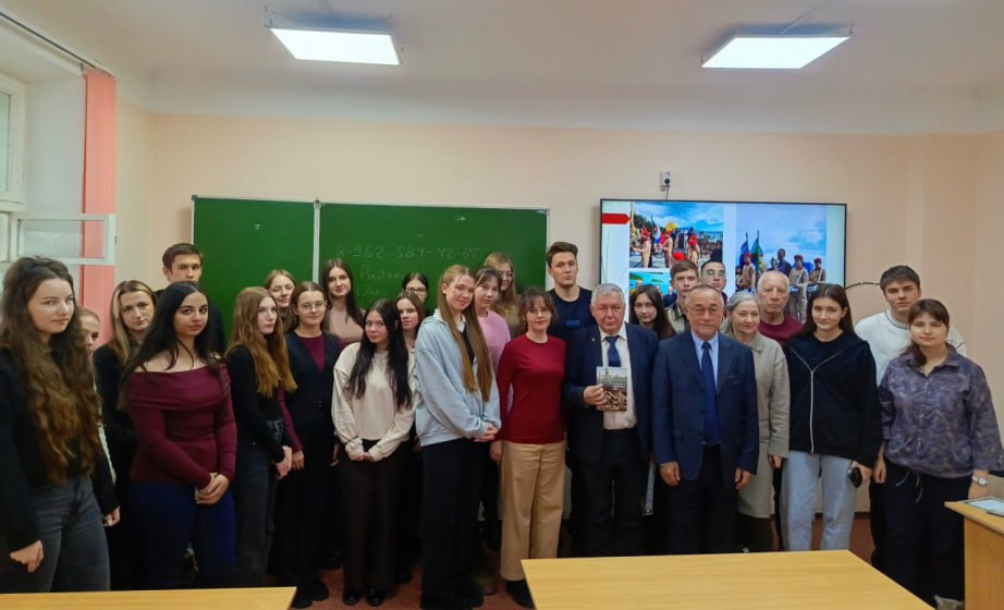 Известные писатели посетили 13 районов Хабаровского края в этом году Известные писатели посетили 13 районов Хабаровского края в этом году