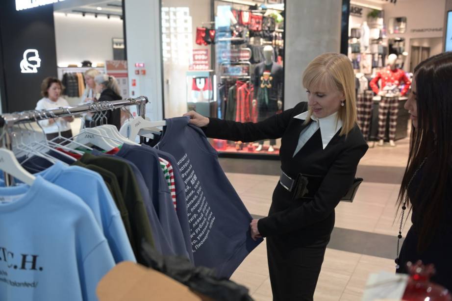 Сделано в Хабаровском крае: в рамках фестиваля открылась новогодняя выставка-продажа Сделано в Хабаровском крае: в рамках фестиваля открылась новогодняя выставка-продажа