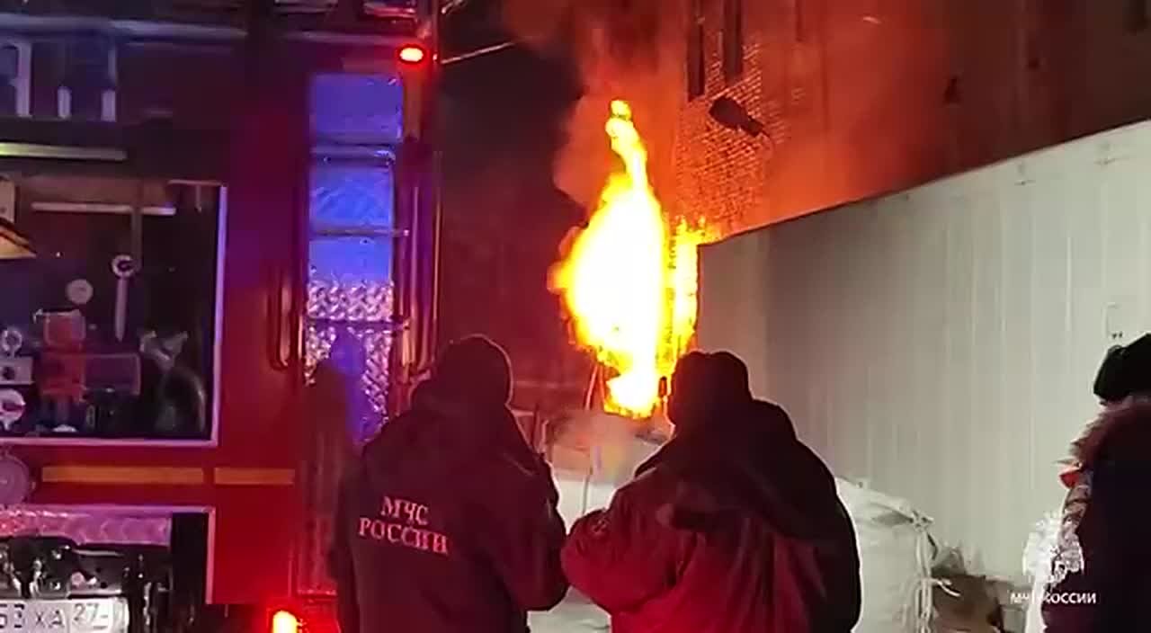 Пожар в здании со «Светофором», фотостудией и спортзалом произошло на улице Лазо в Хабаровске