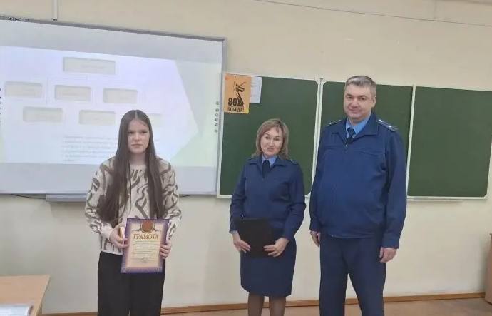 Прокуратурой Хабаровского края вручены грамоты и подарки участникам международного молодежного конкурса социальной антикоррупционной рекламы «Вместе против коррупции!» Прокуратурой Хабаровского края вручены грамоты и подарки участникам международного молодежного конкурса социальной антикоррупционной рекламы «Вместе против коррупции!»