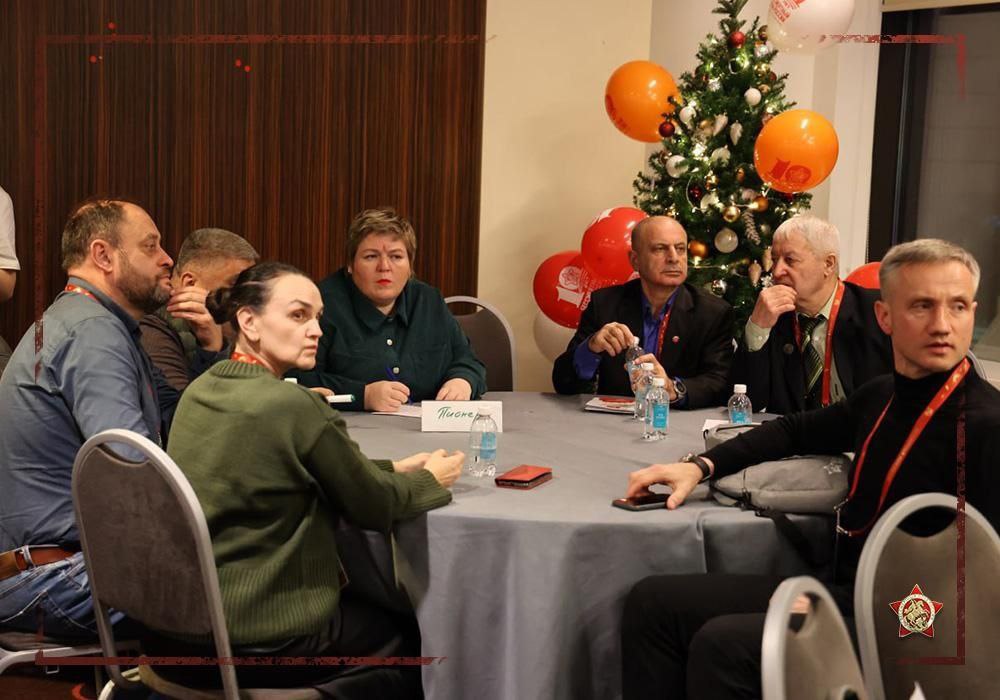 Бессмертный полк России собрал однополчан со всей страны Бессмертный полк России собрал однополчан со всей страны