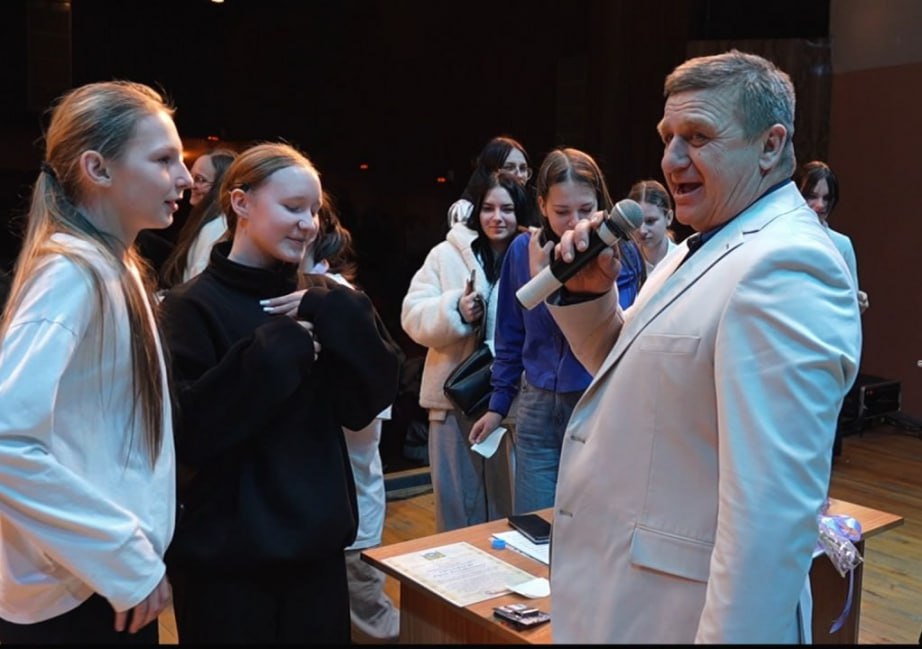 Известные писатели посетили 13 районов Хабаровского края в этом году Известные писатели посетили 13 районов Хабаровского края в этом году