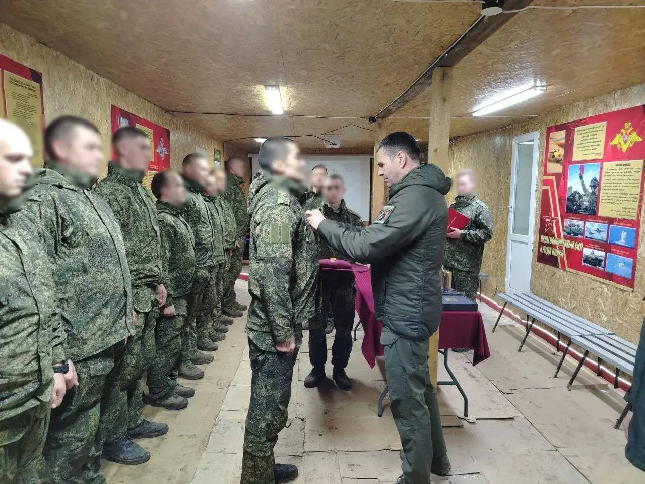 Более сотни систем спутниковой связи, столько же квадрокоптеров и 1300 FPV-дронов доставил на передовую губернатор Хабаровского края Дмитрий Демешин Более сотни систем спутниковой связи, столько же квадрокоптеров и 1300 FPV-дронов доставил на передовую губернатор Хабаровского края Дмитрий Демешин