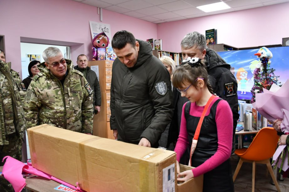 Дмитрий Демешин встретился с бойцами на передовой и побывал с рабочим визитом в Дебальцево ДНР Дмитрий Демешин встретился с бойцами на передовой и побывал с рабочим визитом в Дебальцево ДНР