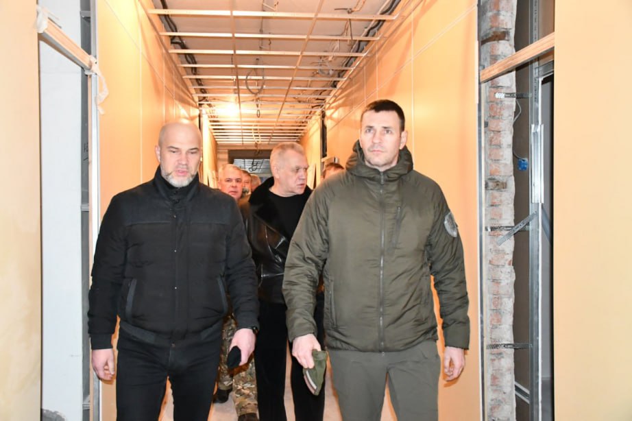 Дмитрий Демешин встретился с бойцами на передовой и побывал с рабочим визитом в Дебальцево ДНР Дмитрий Демешин встретился с бойцами на передовой и побывал с рабочим визитом в Дебальцево ДНР