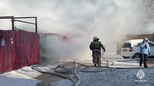 Огнеборцы ликвидировали открытое горение в жилом доме на переулке Бурейском в Хабаровске