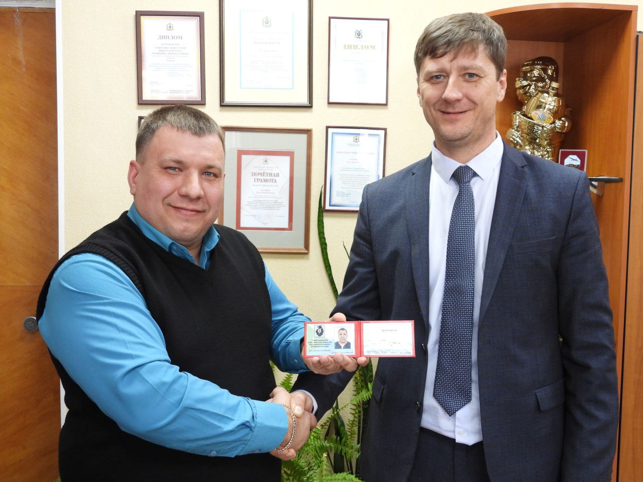 Состоялось первое организационное заседание ТИК Николаевского района состава 2025-2030 г.г. В ходе заседания тайным голосованием избраны заместитель председателя и секретарь территориального избиркома Состоялось первое организационное заседание ТИК Николаевского района состава 2025-2030 г.г. В ходе заседания тайным голосованием избраны заместитель председателя и секретарь территориального избиркома