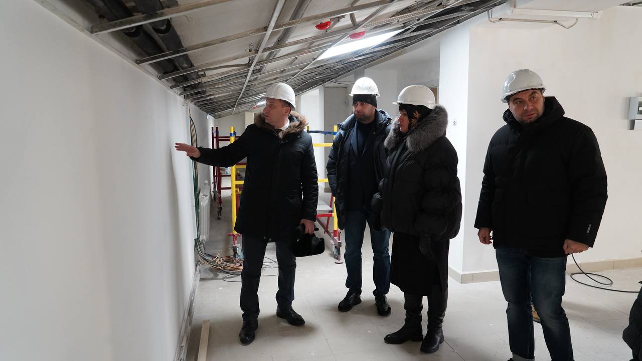 Ход реконструкции стадиона «Авангард» в Комсомольске-на-Амуре проверил партийный десант Ход реконструкции стадиона «Авангард» в Комсомольске-на-Амуре проверил партийный десант