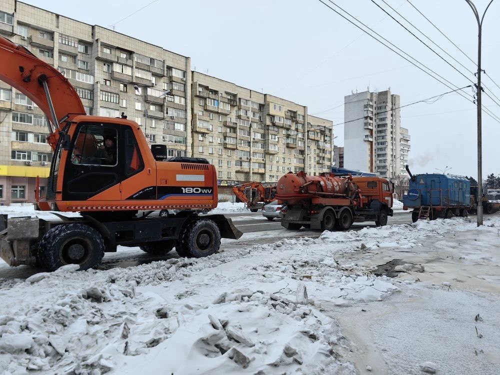 Жилые дома, детские сады и школы остались без воды из-за коммунальной аварии в Комсомольске Жилые дома, детские сады и школы остались без воды из-за коммунальной аварии в Комсомольске