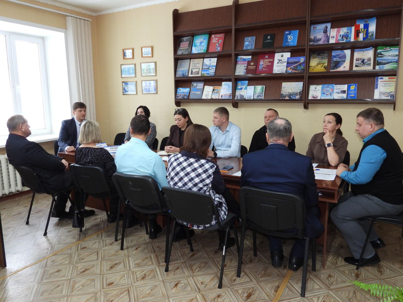 Состоялось первое организационное заседание ТИК Николаевского района состава 2025-2030 г.г. В ходе заседания тайным голосованием избраны заместитель председателя и секретарь территориального избиркома Состоялось первое организационное заседание ТИК Николаевского района состава 2025-2030 г.г. В ходе заседания тайным голосованием избраны заместитель председателя и секретарь территориального избиркома