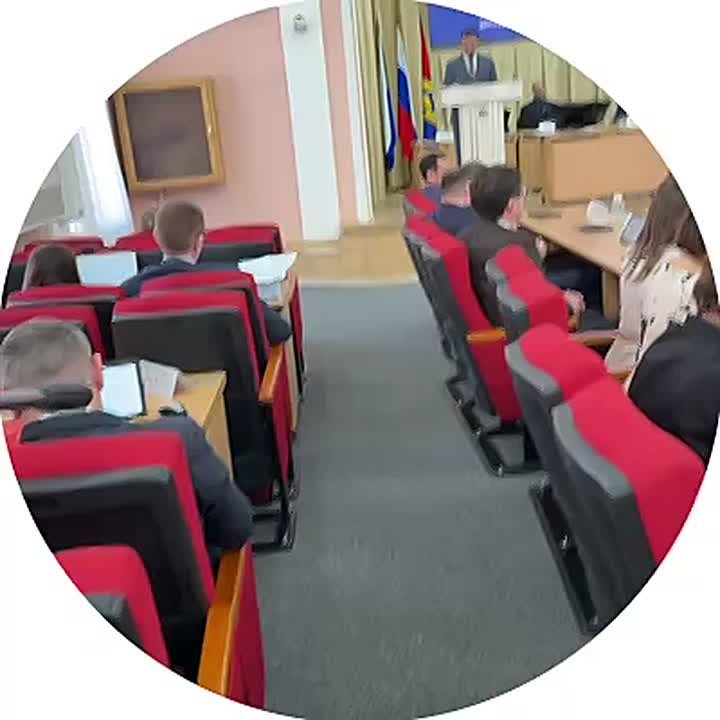 В большом зале администрации города Хабаровска проходит очередное заседание Хабаровской городской Думы