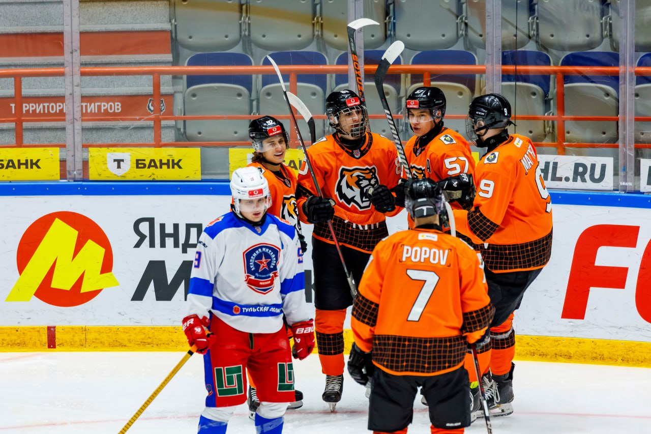 "Амурские тигры" накануне дважды обыграли "АКМ-Юниор"