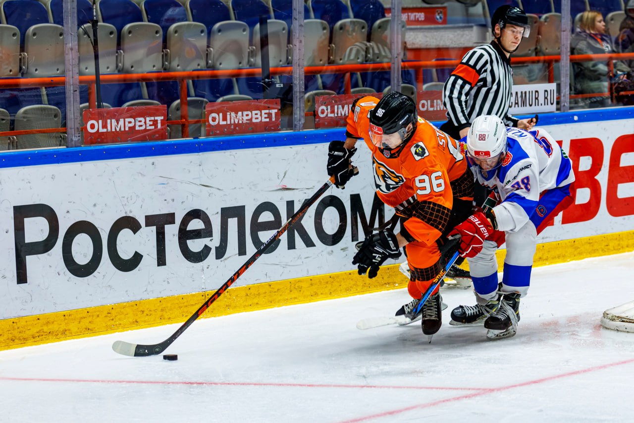 "Амурские тигры" накануне дважды обыграли "АКМ-Юниор" "Амурские тигры" накануне дважды обыграли "АКМ-Юниор"