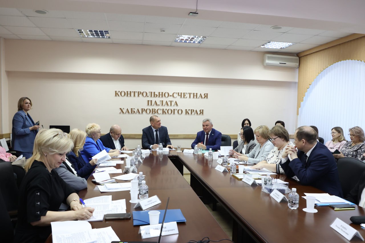 Александр Яц поздравил работников ЗАГСа с профессиональным праздником Александр Яц поздравил работников ЗАГСа с профессиональным праздником