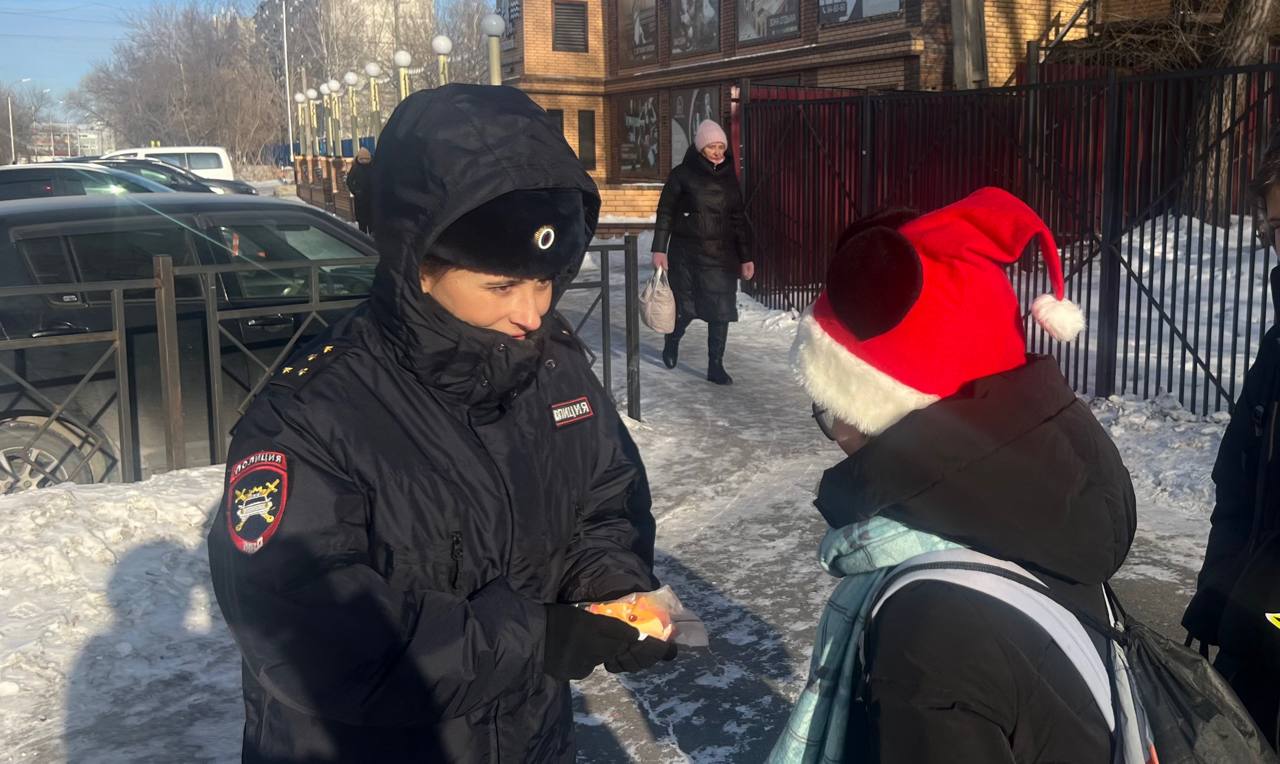 Сотрудники Госавтоинспекции города Хабаровска провели профилактическое мероприятие с пешеходами Сотрудники Госавтоинспекции города Хабаровска провели профилактическое мероприятие с пешеходами