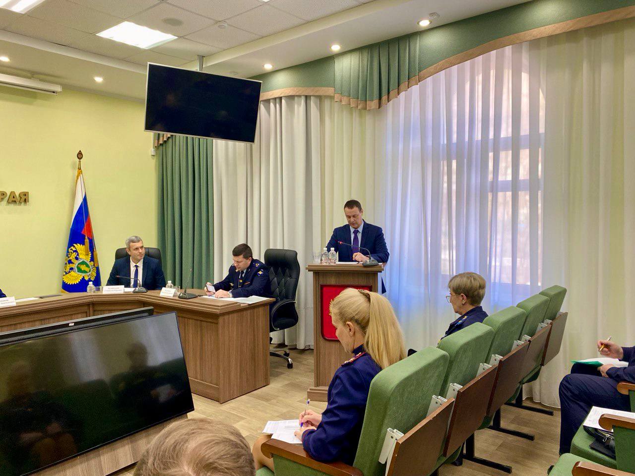 Сегодня под председательством прокурора края Виталия Степанова состоялось заседание межведомственной рабочей группы по противодействию коррупции Сегодня под председательством прокурора края Виталия Степанова состоялось заседание межведомственной рабочей группы по противодействию коррупции