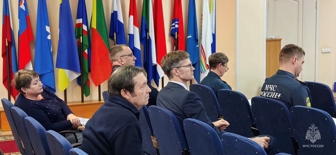 Вопросы профориентации молодежи обсудили на Общественном совете при Главном управлении МЧС России по Хабаровскому краю Вопросы профориентации молодежи обсудили на Общественном совете при Главном управлении МЧС России по Хабаровскому краю