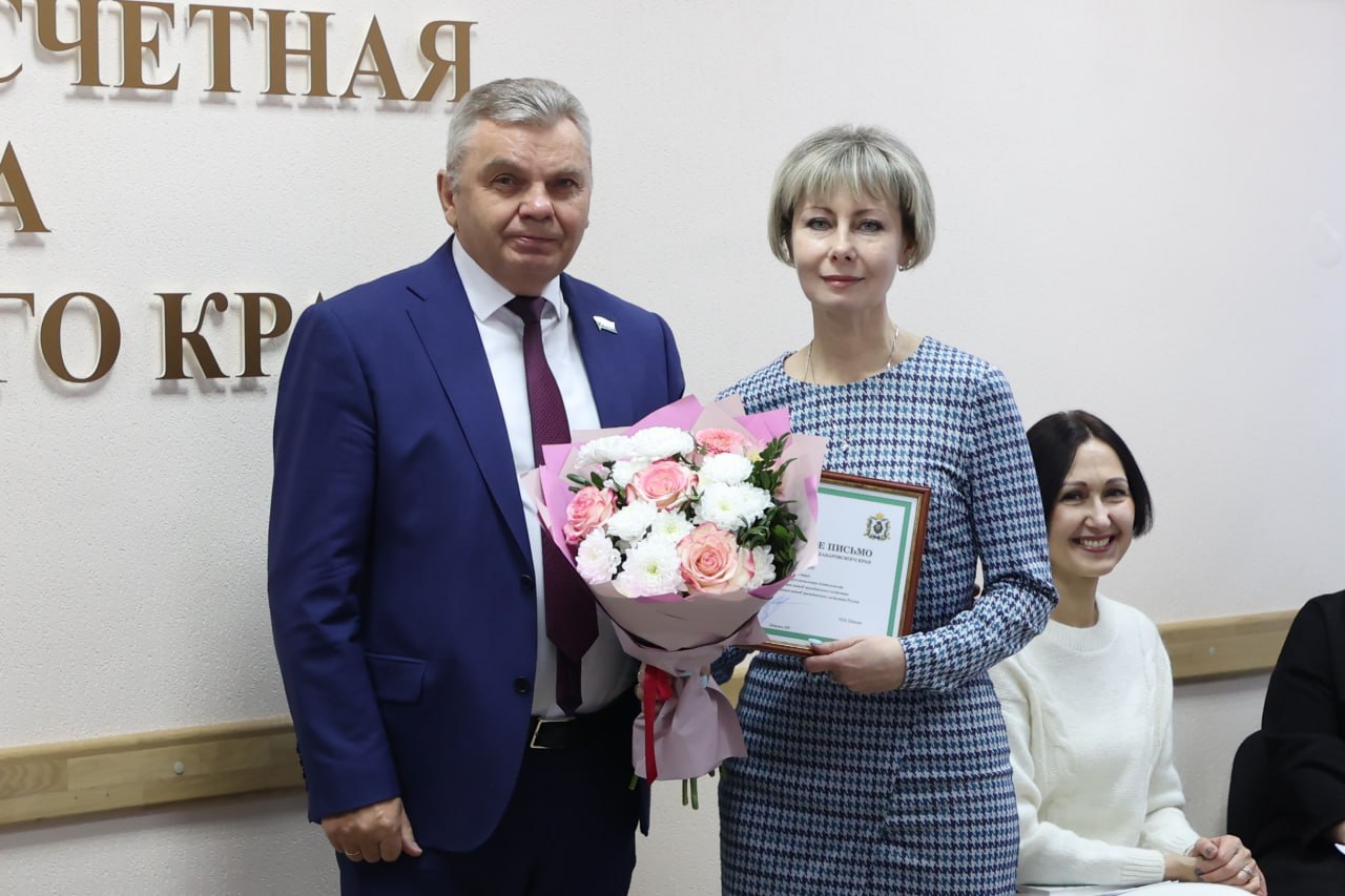 Александр Яц поздравил работников ЗАГСа с профессиональным праздником Александр Яц поздравил работников ЗАГСа с профессиональным праздником