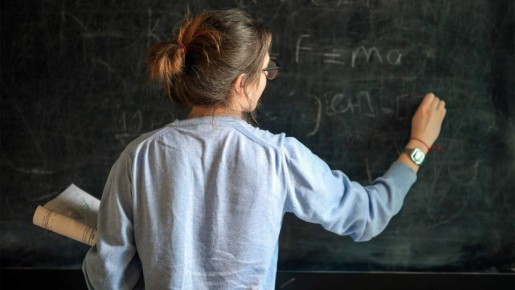 Суд рассмотрит иск об увеличении зарплаты учителям в Хабаровске