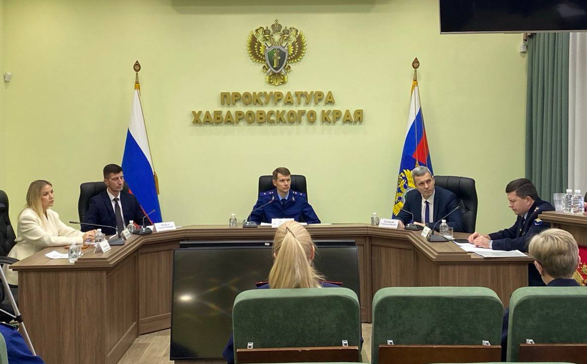 Сегодня под председательством прокурора края Виталия Степанова состоялось заседание межведомственной рабочей группы по противодействию коррупции