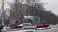 Шлагбаум «остановил» грузовик на ж/д переезде по улице Севастопольской в Комсомольске