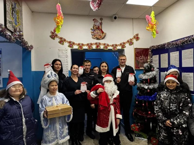 В предверии Нового года в районах Хабаровского края проходят поздравительные встречи полицейских и детей