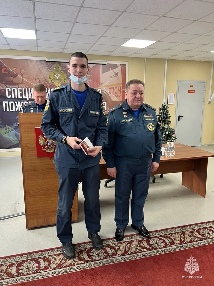 Ко Дню спасателя заслуженные награды вручены 27 профессионалам ПСО (с. Ракитное) и больше 20 сотрудникам Специализированной пожарно-спасательной части Ко Дню спасателя заслуженные награды вручены 27 профессионалам ПСО (с. Ракитное) и больше 20 сотрудникам Специализированной пожарно-спасательной части