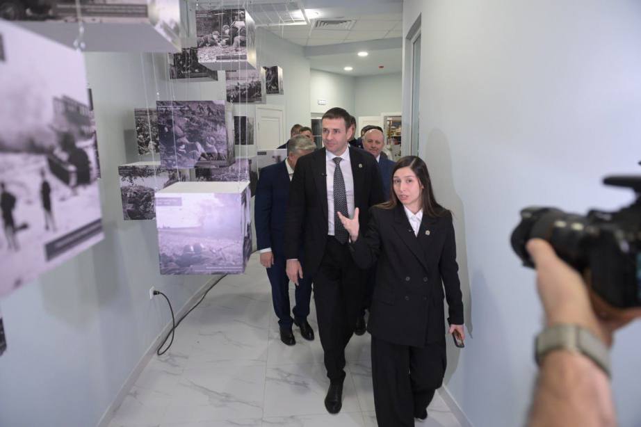 Дмитрий Демешин встретился с молодежью Хабаровского края в преддверии Нового года Дмитрий Демешин встретился с молодежью Хабаровского края в преддверии Нового года