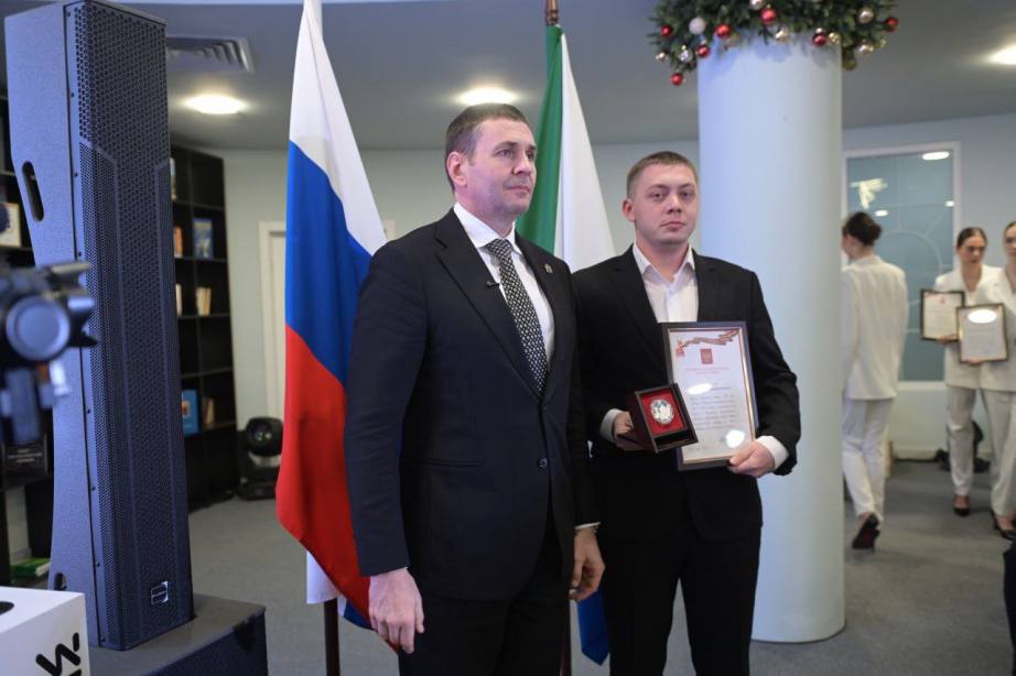 Дмитрий Демешин встретился с молодежью Хабаровского края в преддверии Нового года Дмитрий Демешин встретился с молодежью Хабаровского края в преддверии Нового года