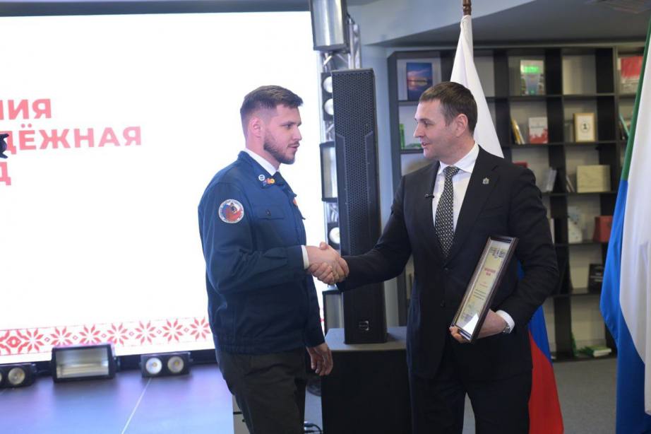 Дмитрий Демешин встретился с молодежью Хабаровского края в преддверии Нового года Дмитрий Демешин встретился с молодежью Хабаровского края в преддверии Нового года