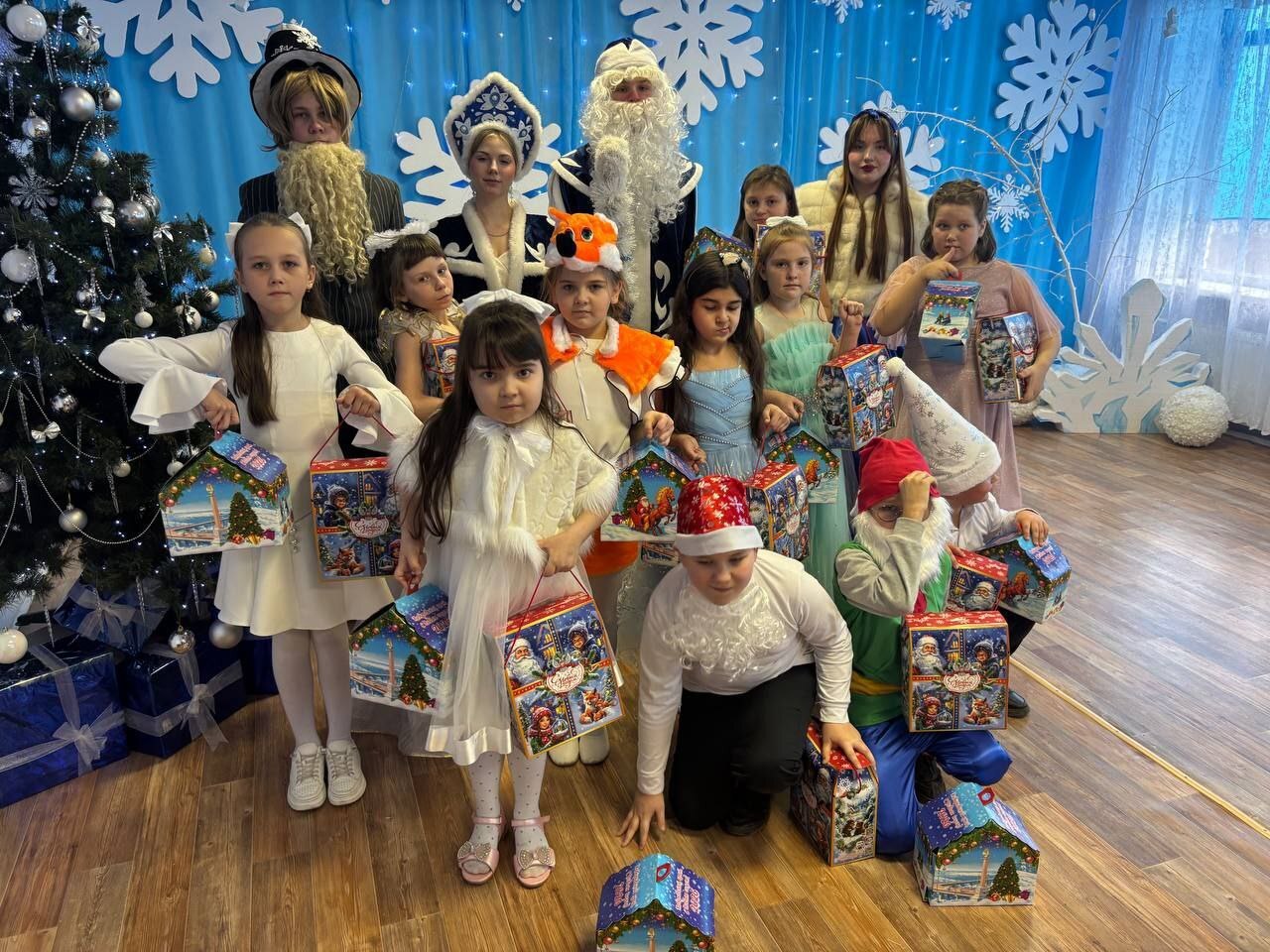 Дети Дебальцево получили новогодние подарки от Правительства Хабаровского края! Дети Дебальцево получили новогодние подарки от Правительства Хабаровского края!