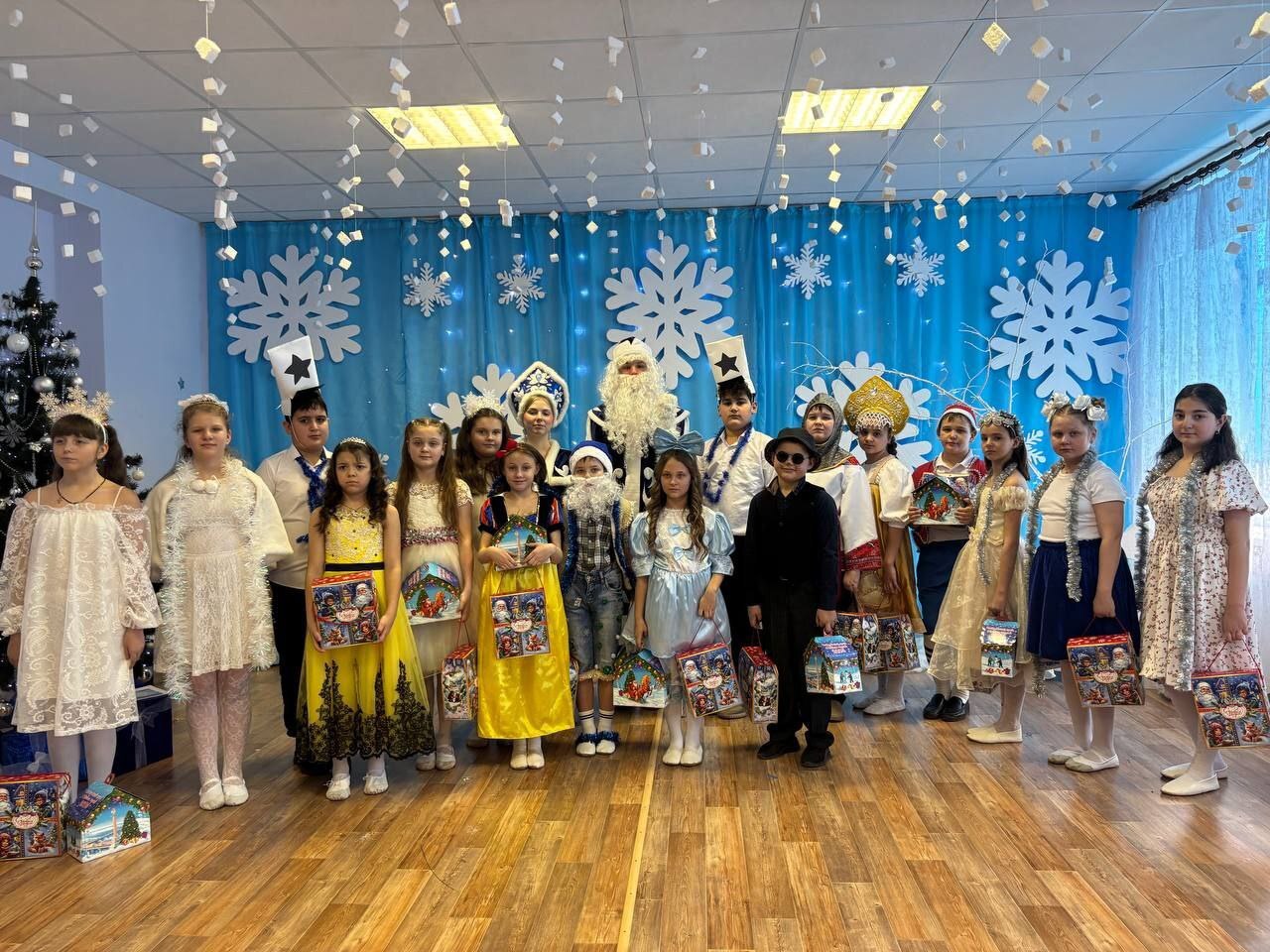 Дети Дебальцево получили новогодние подарки от Правительства Хабаровского края! Дети Дебальцево получили новогодние подарки от Правительства Хабаровского края!