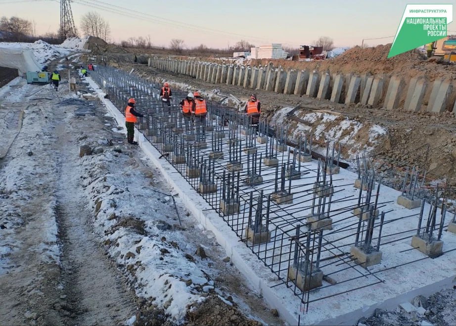 Дорогу к будущему пункту пропуска на острове Большой Уссурийский строят с опережением графика