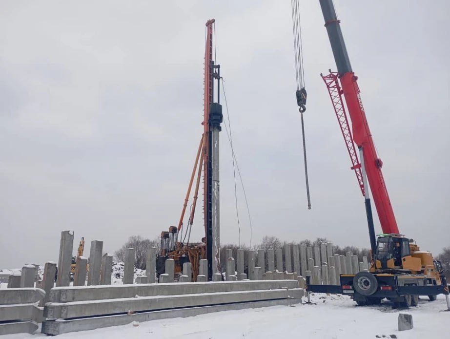 Дорогу к будущему пункту пропуска на острове Большой Уссурийский строят с опережением графика Дорогу к будущему пункту пропуска на острове Большой Уссурийский строят с опережением графика