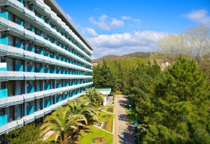 Как бесплатно побывать на курорте: санаторное лечение для пенсионеров в 2025 году