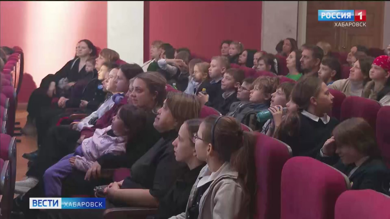"Дети - это самый честный зритель": хабаровские театры подготовили насыщенную программу на праздники