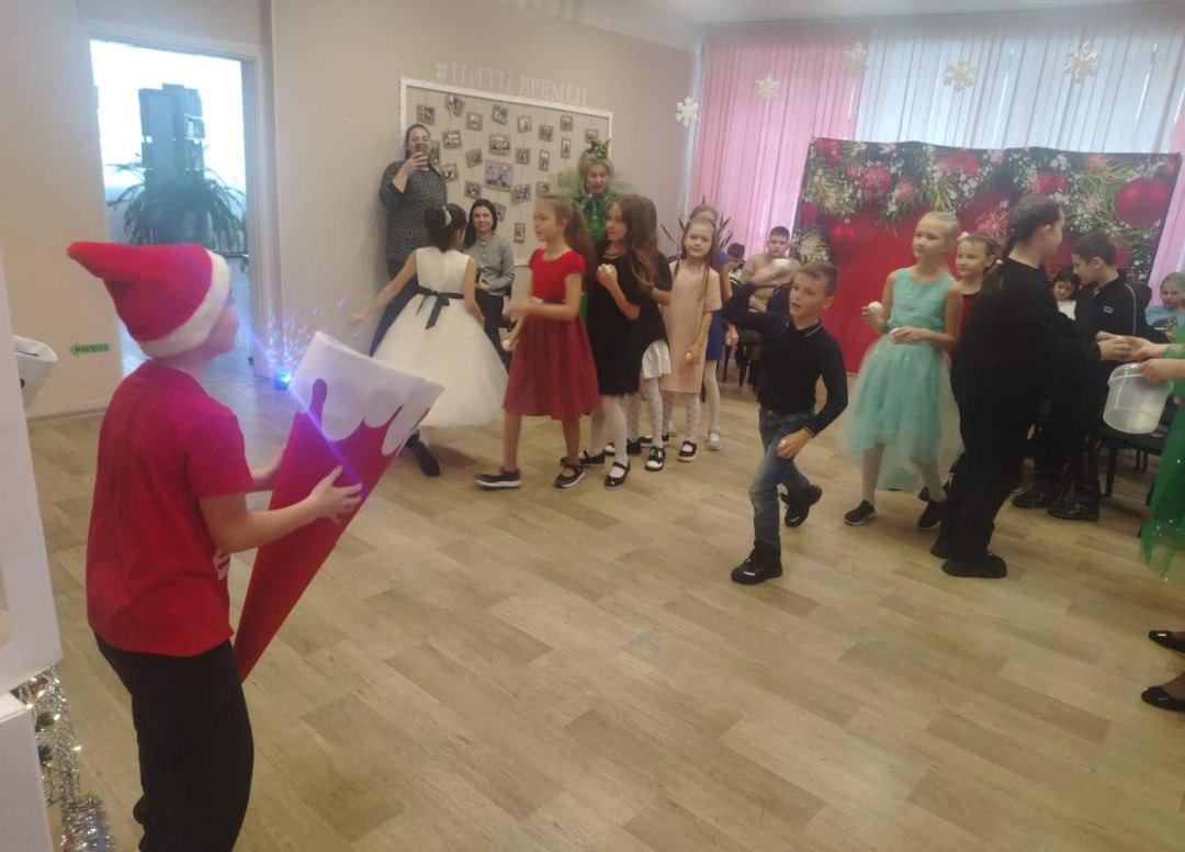 В преддверии самого доброго и волшебного праздника в библиотеке-филиале №3 прошёл цикл новогодних утренников для наших юных читателей и ребят клуба «Радуга» В преддверии самого доброго и волшебного праздника в библиотеке-филиале №3 прошёл цикл новогодних утренников для наших юных читателей и ребят клуба «Радуга»